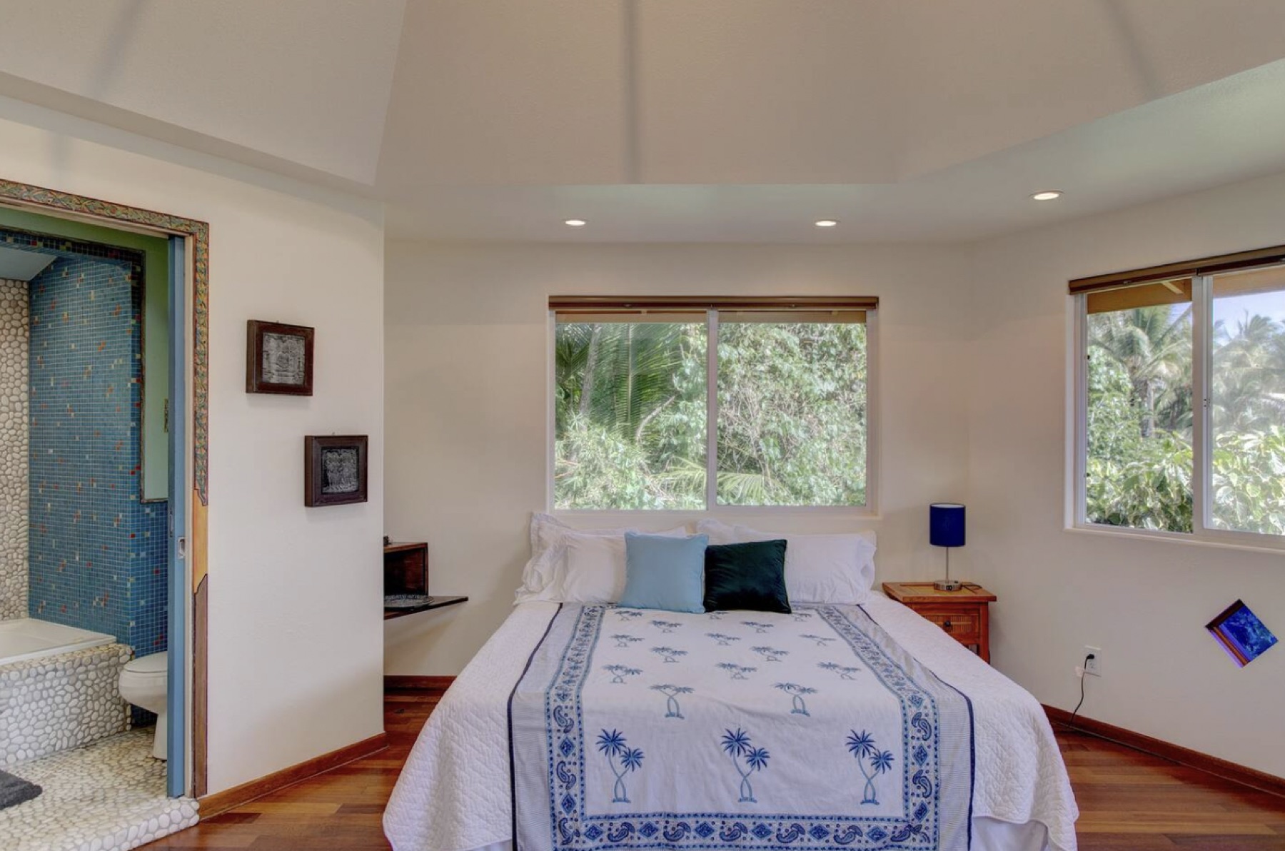 Shared ensuite bedroom with mosaic-tiled bathroom at the Pahoa retreat property