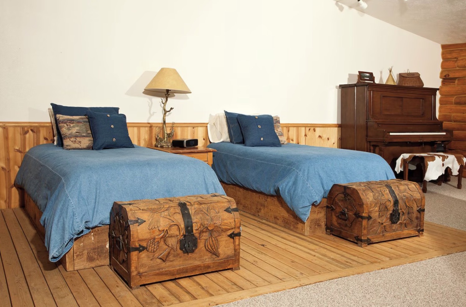A twin bedroom in the lodge