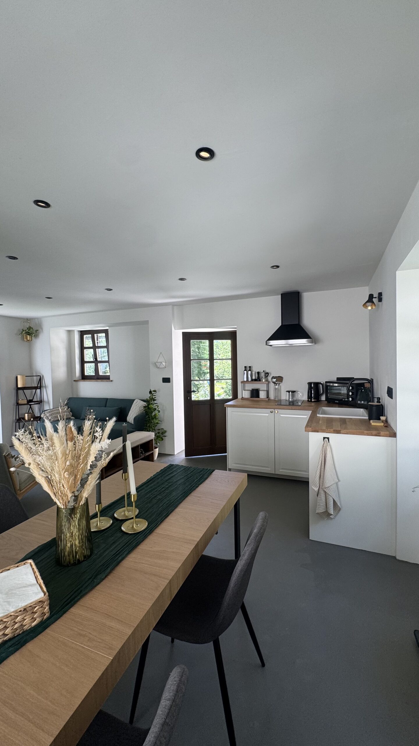Mangart &mdash; Dining room & kitchen