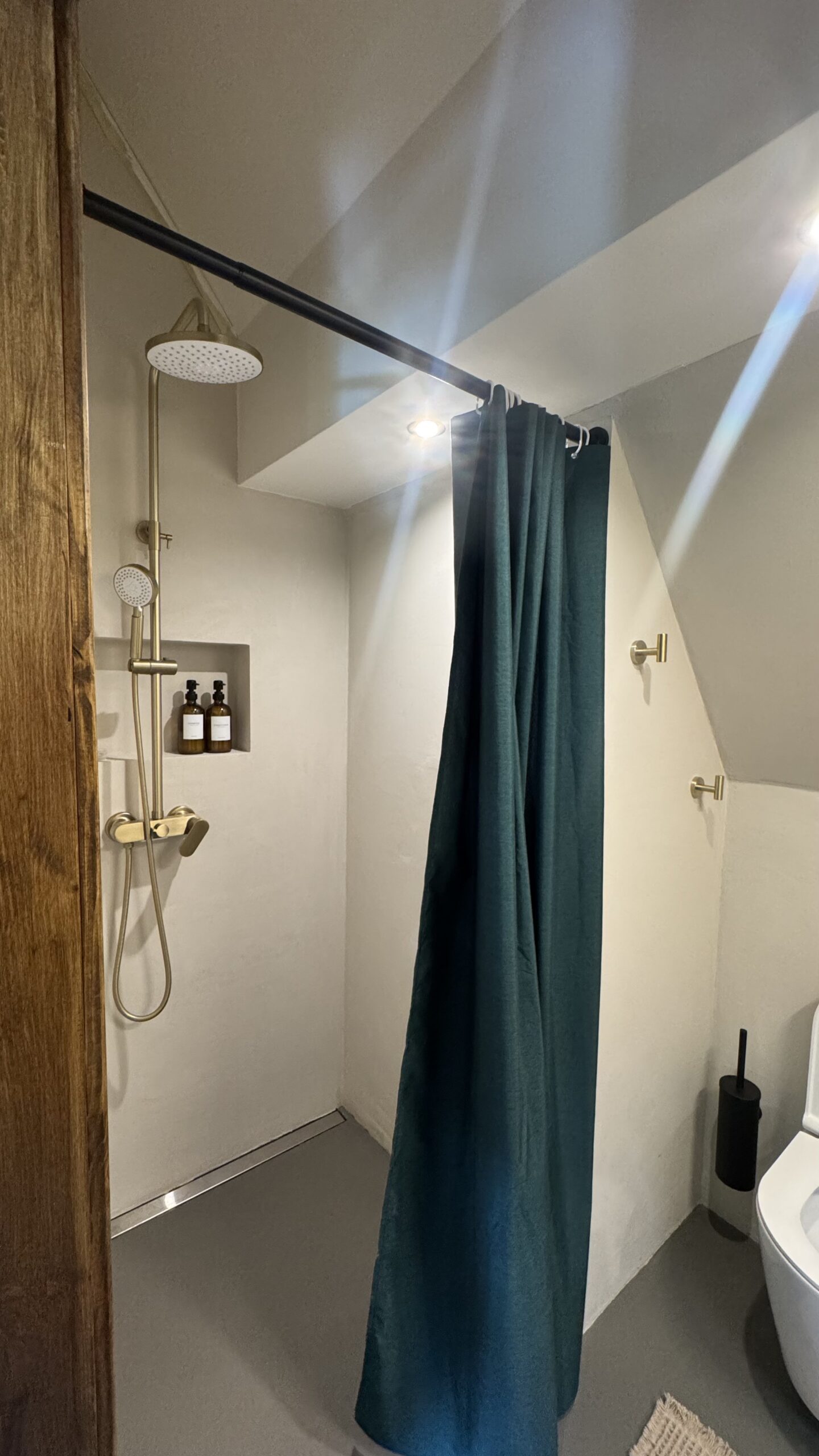 Mangart &mdash; Ensuite bathroom